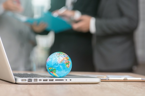 Esperti di internazionalizzazione delle imprese al lavoro.